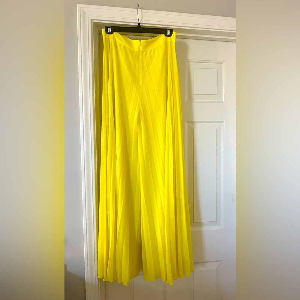 ZARA wide leg pleated yellow pants. Medium size.
